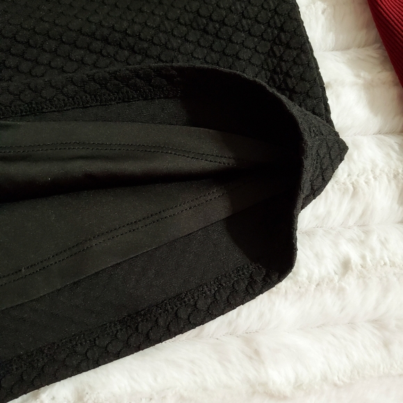 F21 2 mini skirts black and maroon sz.Small - Picture 4 of 8